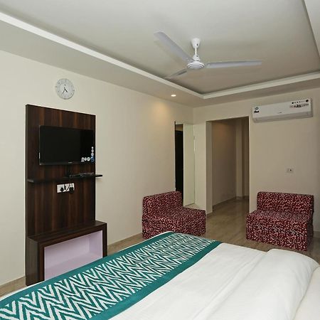 Hotel O Lakshya Yeni Delhi Dış mekan fotoğraf
