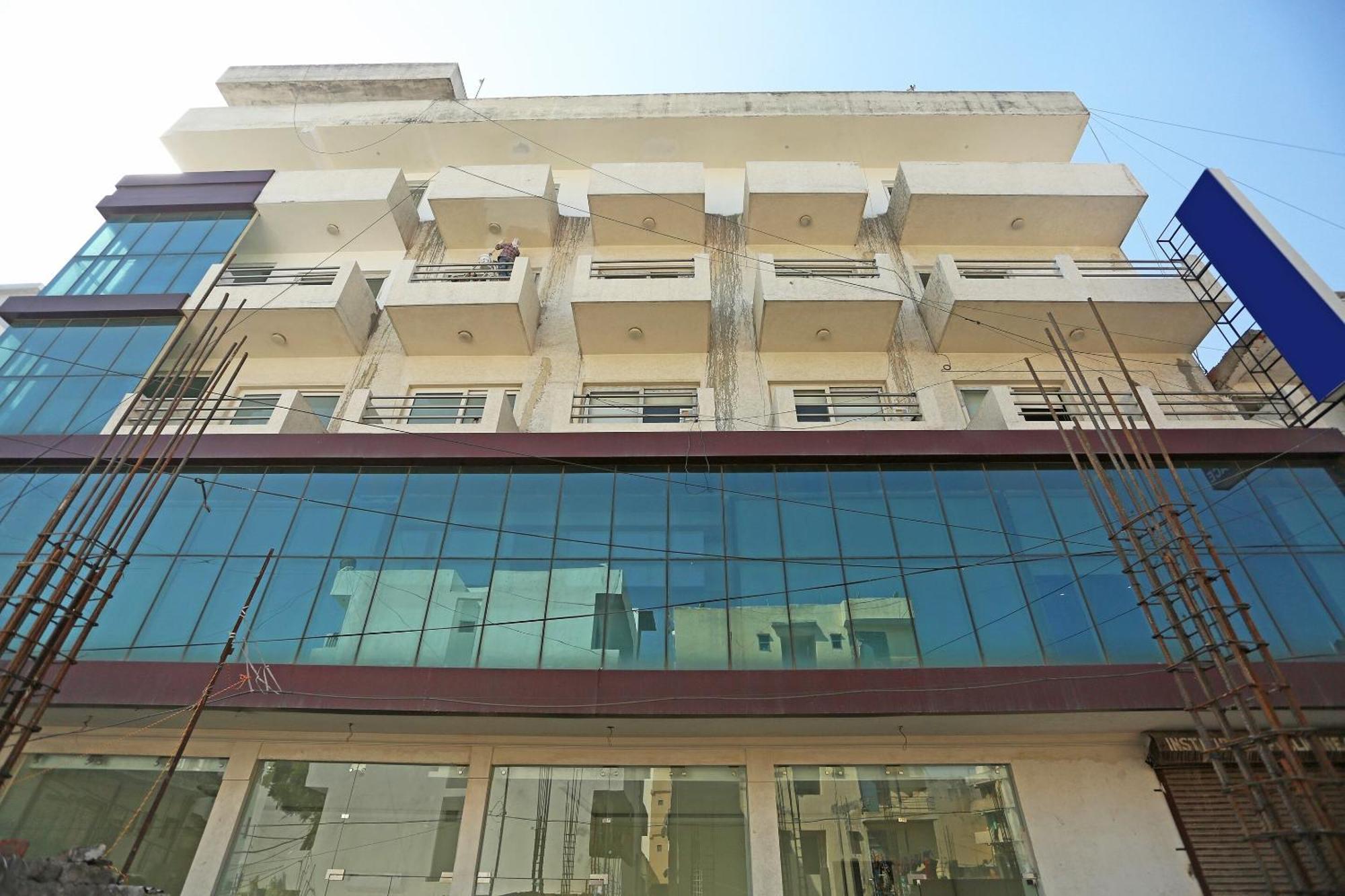 Hotel O Lakshya Yeni Delhi Dış mekan fotoğraf