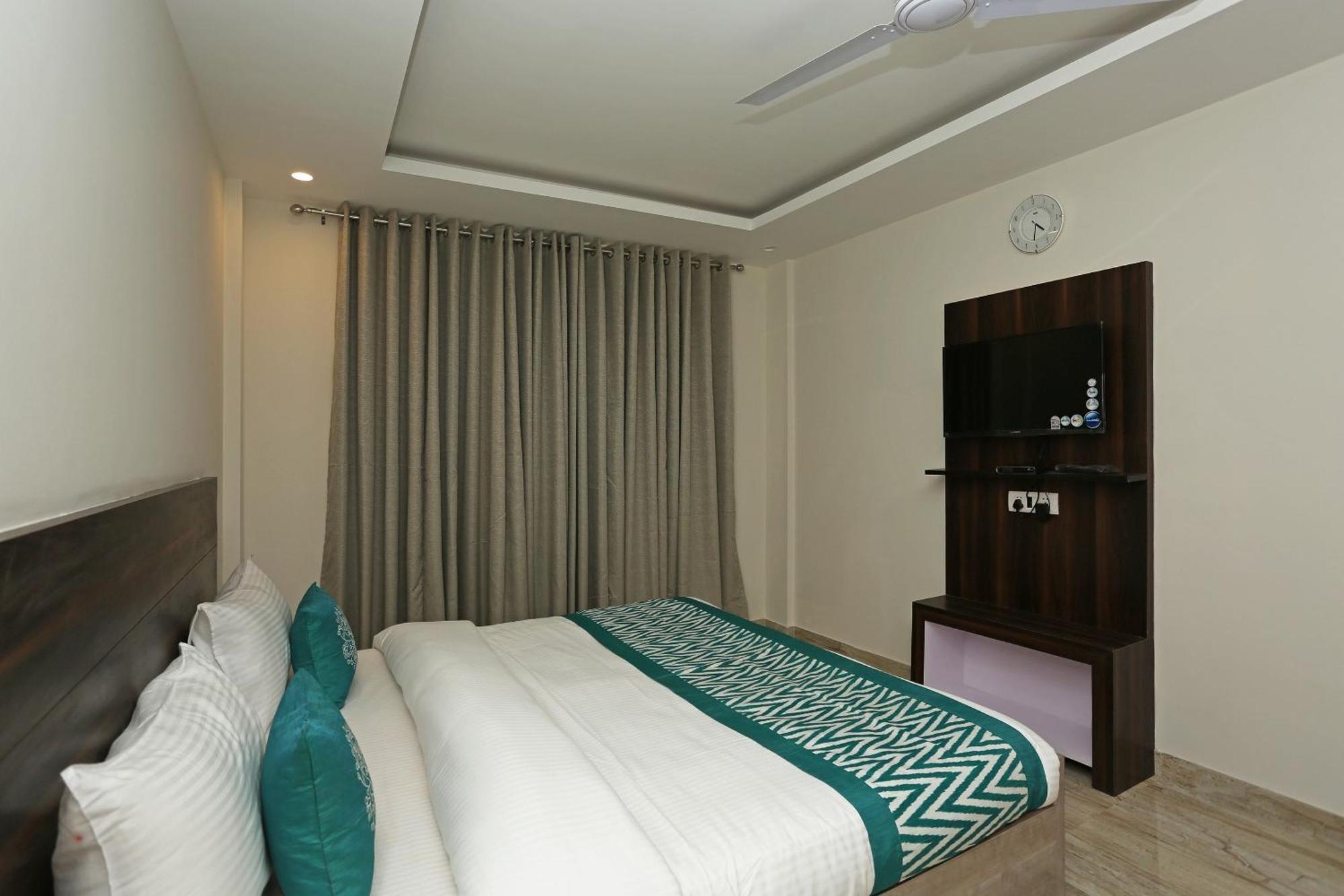 Hotel O Lakshya Yeni Delhi Dış mekan fotoğraf