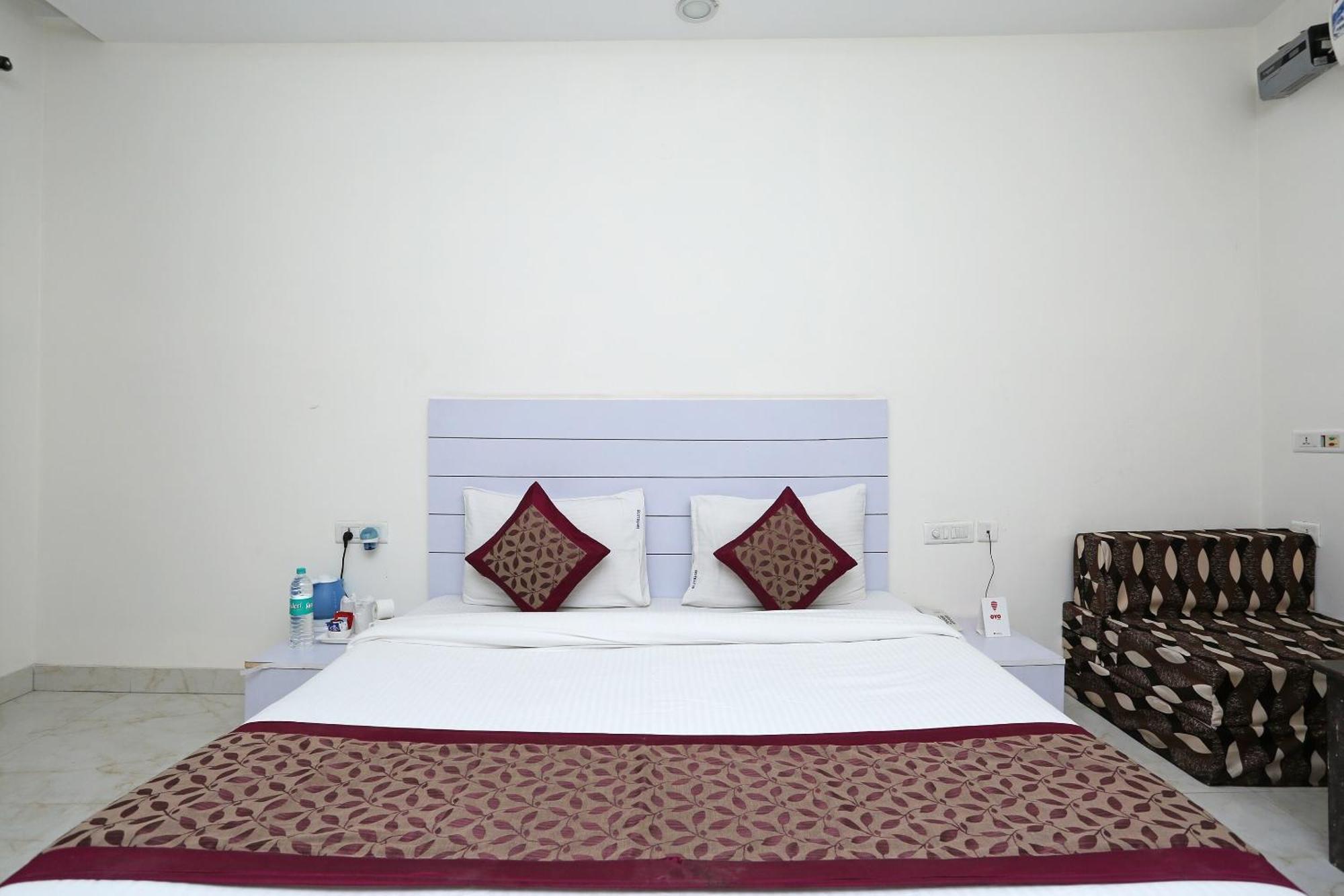 Hotel O Lakshya Yeni Delhi Dış mekan fotoğraf