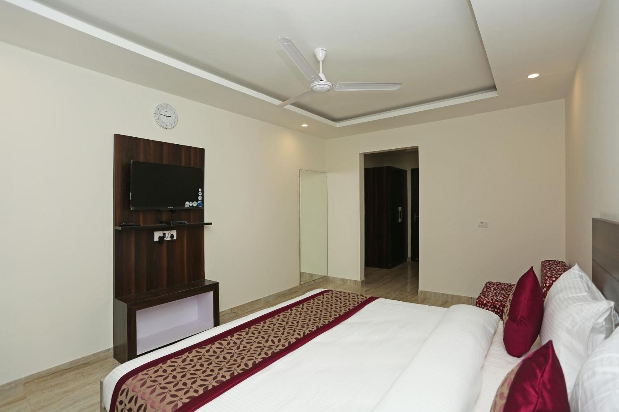 Hotel O Lakshya Yeni Delhi Dış mekan fotoğraf