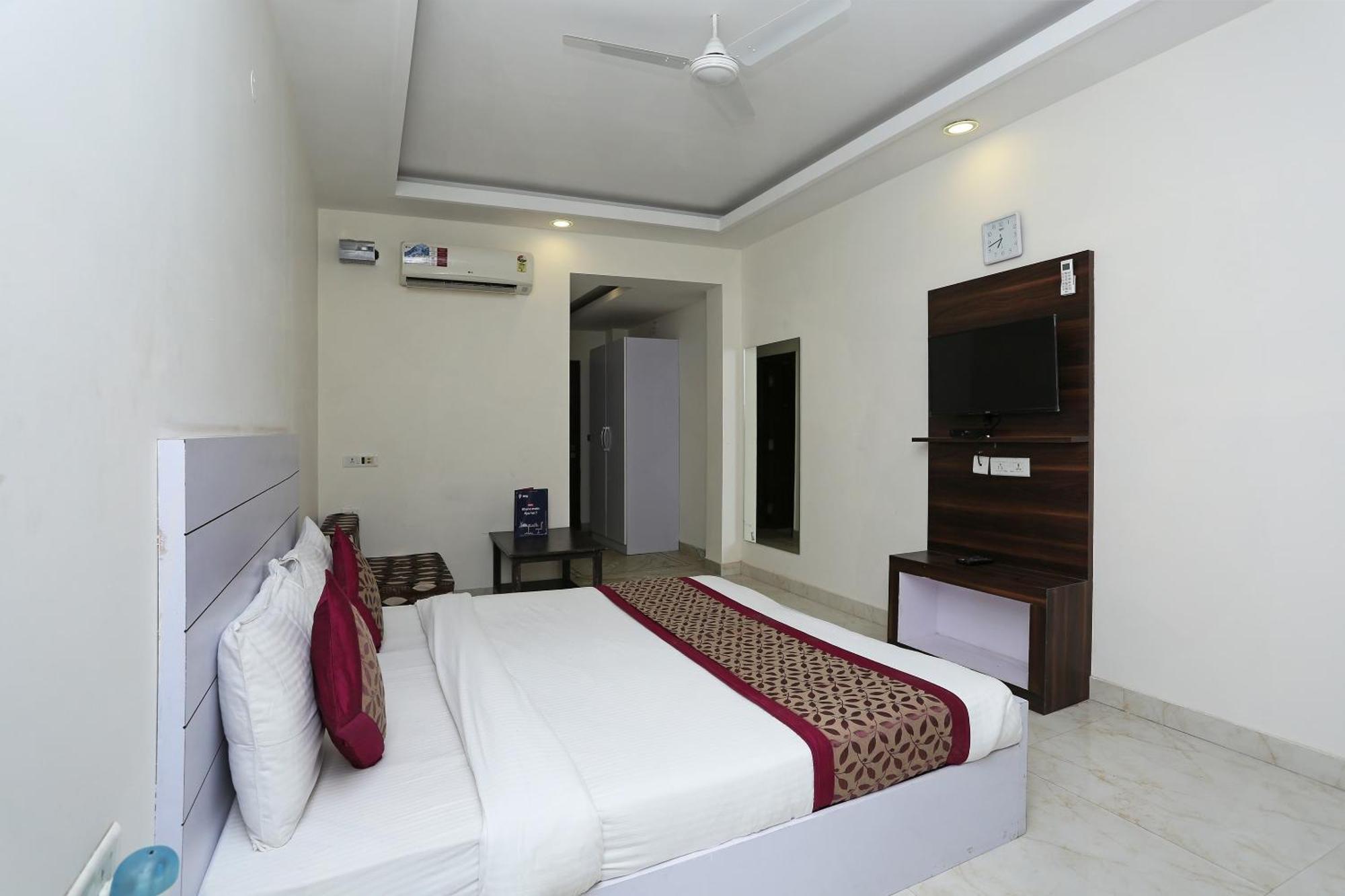Hotel O Lakshya Yeni Delhi Dış mekan fotoğraf