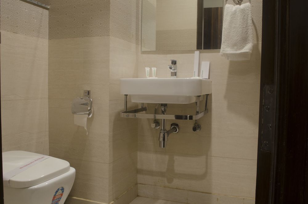 Hotel O Lakshya Yeni Delhi Dış mekan fotoğraf